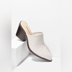JustFab Subtle Sophisticate Mule in Bone Size 9.5